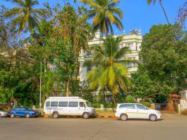 Hindistan 'da Mumbai şehir merkezinde Colaba' nın kıyısında ve bölgesinde bulunan Ramchandani marg Yolu. Hindistan, Mumbai.