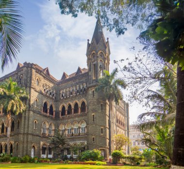 Bombay Yüksek Mahkemesi, Hindistan 'ın UNESCO statüsüne sahip Güney Mumbai' deki en eski yüksek mahkemelerinden biridir. Koloni binası. Mumbai Şehir Manzarası.