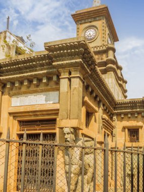 Bomanjee Hormarjee Wadia Saat Kulesi, 1880 yılında inşa edilmiş bir miras yapısıdır. Bazaar Gate Caddesi, Fort, MUMBAI, MAHARASHTRA, INDIA.