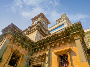 Bomanjee Hormarjee Wadia Saat Kulesi, 1880 yılında inşa edilmiş bir miras yapısıdır. Bazaar Gate Caddesi, Fort, MUMBAI, MAHARASHTRA, INDIA.
