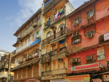 Hindistan Bazargate caddesini inşa eden klasik bir tabir. Şimdi Perin Nariman caddesi Fort Mumbai Maharashtra INDIA