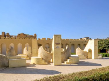 Jaipur, Rajasthan, Hindistan. Jantar-Mantar, 18. yüzyılda Jaipur, Hindistan 'daki güneş sistemindeki zaman ve gezegen hareketlerini incelemek için inşa edilmiş bir UNESCO Dünya sitesidir..