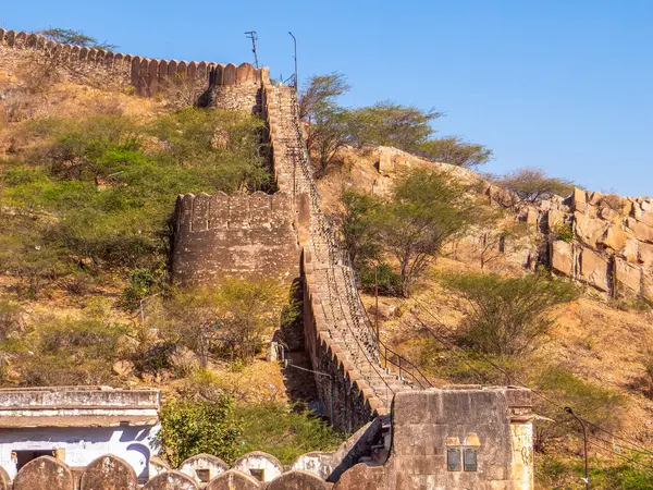 Jaipur, Hindistan, Jaipur, Rajasthan Eyaleti, Hindistan 'daki Garh Ganesh Tapınağı' na giden merdiven. Hindistan 'ın Pembe Şehri' nde yer alan Jaipur, Rajasthan, Garh Ganesh Tapınağı ünlü bir Hindu tapınağıdır..