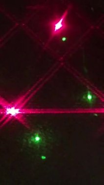 Disko ışıkları parti lazer dalgası neon animasyon ışıkları gece yeşil ışıklarda video görüntüleri 