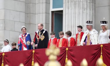 Londra, İngiltere, İngiltere. 6 Mayıs 2023. Kral III. Charles ve Kraliçe Camilla taç giyme töreninin ardından Buckingham Sarayı 'nın balkonunda William Prince ve Katherine Galler Prensesi.. 