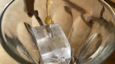 Kombucha ağır çekim mayalanmış çay kombucha Probiyotik kaynağından geliyor.