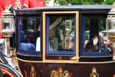 Westminster, Londra. 15 Haziran 2024 - Kral, Kraliçe, Galler Prensi ve Prensesi ve çocukları Buckingham Sarayı 'nın balkonunda.