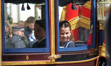 Londra mı? 15 Haziran 2024 - Galler Prensesi Kate 'in çocukları Renk Kutlamaları sırasında at arabasında. Prenses Charlotte ve Prens George.,