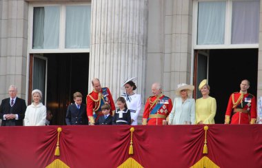Londra mı? 15 Haziran 2024 - Kral Charles ve Kraliçe Camilla 'nın eşi, Galler Prensi William ve Prensesi Catherine, Buckingham Sarayı' nın balkonundaki çocuklar, Çocuklar Prens George, Louis, Prenses Charlotte