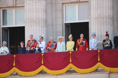 Londra, İngiltere, 15.06.2024: Cambridge Düşesi Kate Katherine ve çocukları Prenses Charlotte ve Prens George Louis renk yürüyüşü sırasında at arabasında
