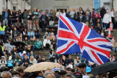 Londra, İngiltere, 15.06.2024: Cambridge Düşesi Kate Katherine ve çocukları Prenses Charlotte ve Prens George Louis renk yürüyüşü sırasında at arabasında