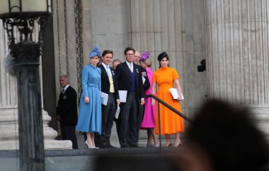 Londra, İngiltere. 3 Haziran 2022. Prenses Eugenie ve Beatrice, HM 'nin Platin Yıl Kutlamaları kapsamında kocalarıyla birlikte St Pauls Katedrali' ne geldiler. Kraliçe Elizabeth.