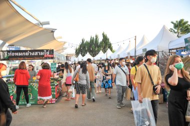 Chonburi Tayland ve 18 Aralık Toremberue 2. Tayland pazarı 18 Aralık 2022 'de turistle merkez plaza chonburi' de.