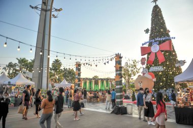 Chonburi Tayland ve 18 Aralık Toremberue 2. Tayland pazarı 18 Aralık 2022 'de turistle merkez plaza chonburi' de.