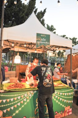 Chonburi Tayland ve 18 Aralık Toremberue 2. Tayland pazarı 18 Aralık 2022 'de turistle merkez plaza chonburi' de.