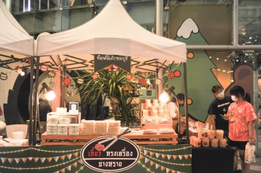 Chonburi Tayland ve 18 Aralık Toremberue 2. Tayland pazarı 18 Aralık 2022 'de turistle merkez plaza chonburi' de.