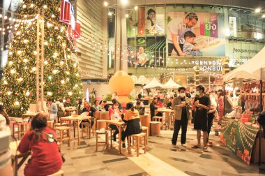 Chonburi Tayland ve 18 Aralık Toremberue 2. Tayland pazarı 18 Aralık 2022 'de turistle merkez plaza chonburi' de.