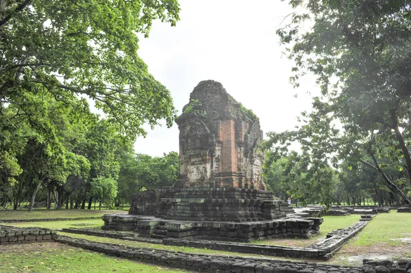 Thep Historical Park Tourise는 태국의 Phetchabun 지방의 고고학 유적지입니다 그것은 — 스톡 사진