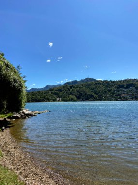 Switezrland (Ticino) ve Lugano Gölü 'nün güneyinde.