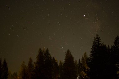 Britanya Kolumbiyası üzerinde gökyüzünde Samanyolu