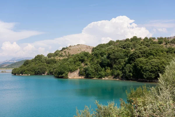 Yunanistan 'ın Igoumenitsa kentindeki deniz manzarası harika.