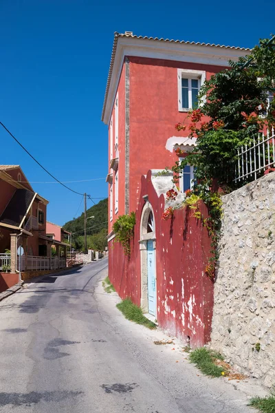 希腊科孚Lakones村的旧楼街道 — 图库照片