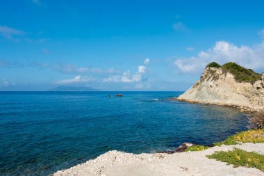 Yunanistan 'ın Korfu kentinin kuzeybatısındaki Diapontia adalarından Ereikoussa' daki güzel sahil şeridi.