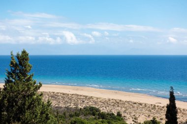 Yunanistan 'ın Korfu kentinin kuzeybatısındaki Diapontia adalarından Ereikoussa' daki güzel sahil şeridi.