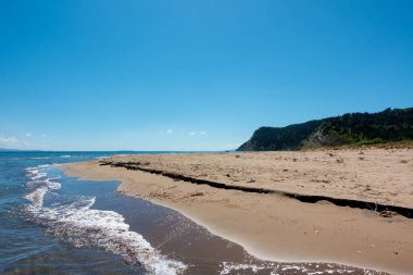 Yunanistan 'ın Korfu kentinin kuzeybatısındaki Diapontia adalarından Ereikoussa' daki güzel sahil şeridi.