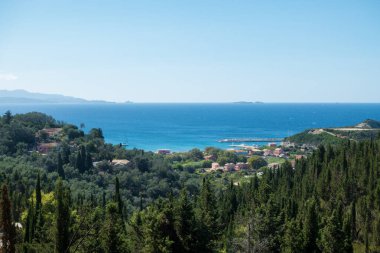 Yunanistan 'ın Ereikoussa adasındaki dağın tepesinden denize ve çevresine çarpıcı bir manzara