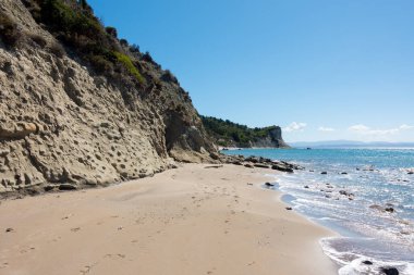 Yunanistan 'ın Korfu kentinin kuzeybatısındaki Diapontia adalarından Ereikoussa' daki güzel sahil şeridi.