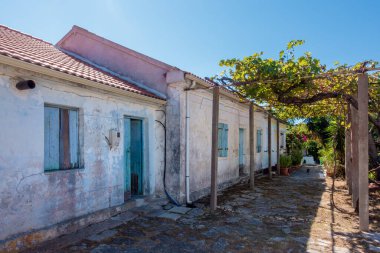 Yunanistan 'ın Korfu kentinin kuzeybatısındaki üç Diapontia adasından biri olan Mathraki adasındaki mimari