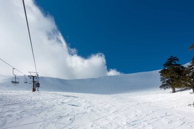 Vasilitsa kayak merkezi Grevena, Yunanistan 'ın karlı yamaçlarında nefes kesici manzara