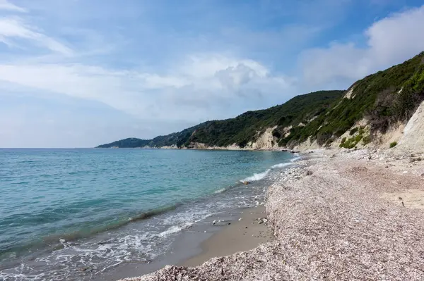 Yunanistan 'ın Korfu kentinin kuzeybatısındaki Othonoi adasındaki güzel deniz manzarası