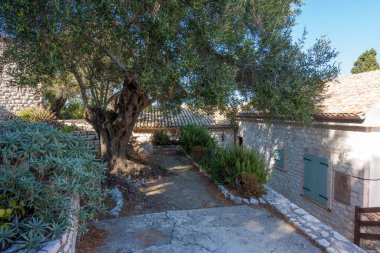 Yunanistan 'ın Othonoi adasındaki Vitsentsiatika köyünde mimarlık