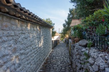 Yunanistan 'ın Othonoi adasındaki Vitsentsiatika köyünde mimarlık