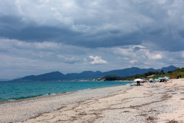 12 Ağustos 2023 - Preveza, Yunanistan - Yunanistan 'ın Preveza kentindeki inanılmaz Monolithi plajı,