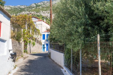 Yunanistan 'ın Kalamos adasındaki köyde mimari ve eski binalar