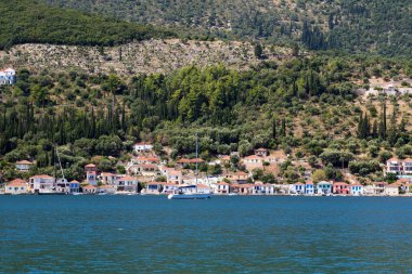 Yunanistan 'ın Ithaca adasının başkenti ve ana limanı Vathy kasabasına bakın