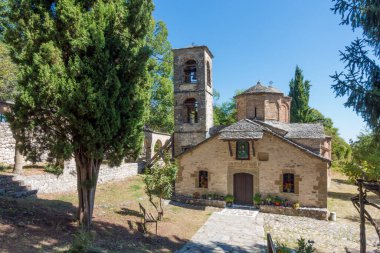 Yunanistan 'ın Grevena kentindeki Spilaio köyündeki güzel eski kilise