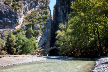 Yunanistan 'ın Grevena kentindeki Spilaio köyü yakınlarındaki Portitsa Kanyonu' nda muhteşem bir manzara var. 