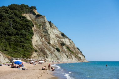 12 Eylül 2023 - Korfu, Yunanistan - Yunanistan 'ın Korfu adasının güneyindeki güzel ve kumlu Arkoudilas plajı