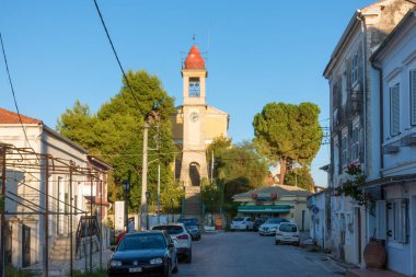 12 Eylül 2023 - Lefkimmi, Yunanistan - Lefkimmi kasabası, Corfu Adası, Yunanistan 'daki mimari ve eski binalar