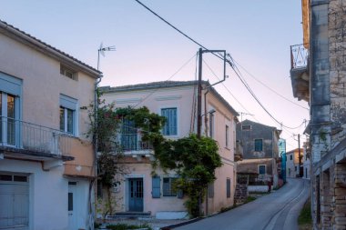 Lefkimmi kasabası, Korfu Adası, Yunanistan 'daki mimari ve eski binalar