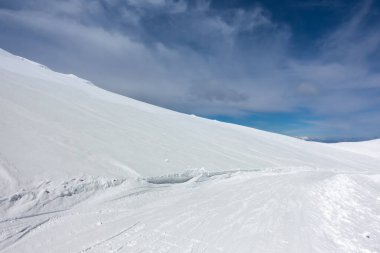 Kaimaktsalan kayak merkezi Edessa, Yunanistan 'ın karlı yamaçlarında nefes kesici manzara
