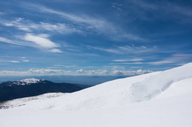 Kaimaktsalan kayak merkezi Edessa, Yunanistan 'ın karlı yamaçlarında nefes kesici manzara