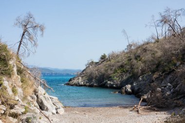 Yunanistan 'ın Kuzey Evia kentindeki Agios Vasileios Körfezi' nde, Agia Anna 'ya yakın inanılmaz bir deniz manzarası.