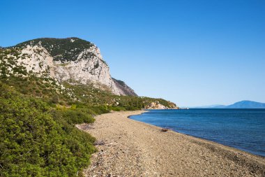 Kuzey Evia, Yunanistan 'da, Limni köyü ve Galataki manastırı yakınlarındaki Katounia plajında inanılmaz bir manzara var.