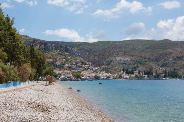 Yunanistan 'ın Kuzey Evia kentindeki Limni sahil köyüne bakın.