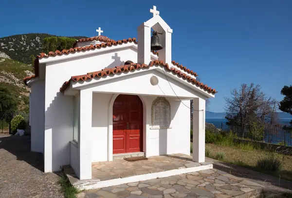 23 Haziran 2024 - Kuzey Evia, Yunanistan - Yunanistan 'ın Limni köyü yakınlarındaki Galataki Manastırı' ndaki Saint Nektarios Kilisesi